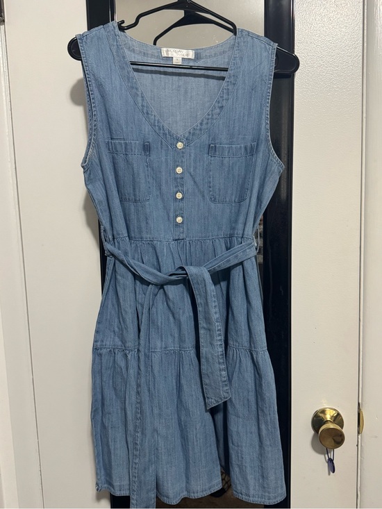 Morgan Taylor Dresses & Skirts - Morgan Taylor Light Blue Sleeveless Chambray Midi Dress with Tie Waist